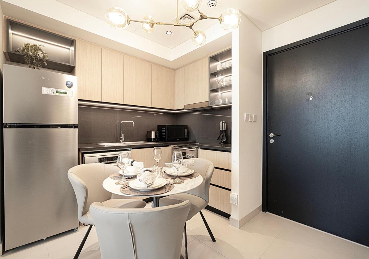 Апартаменты Lux Sky Residence, Burj Crown, Opera Boulevard View By Mall Дубай