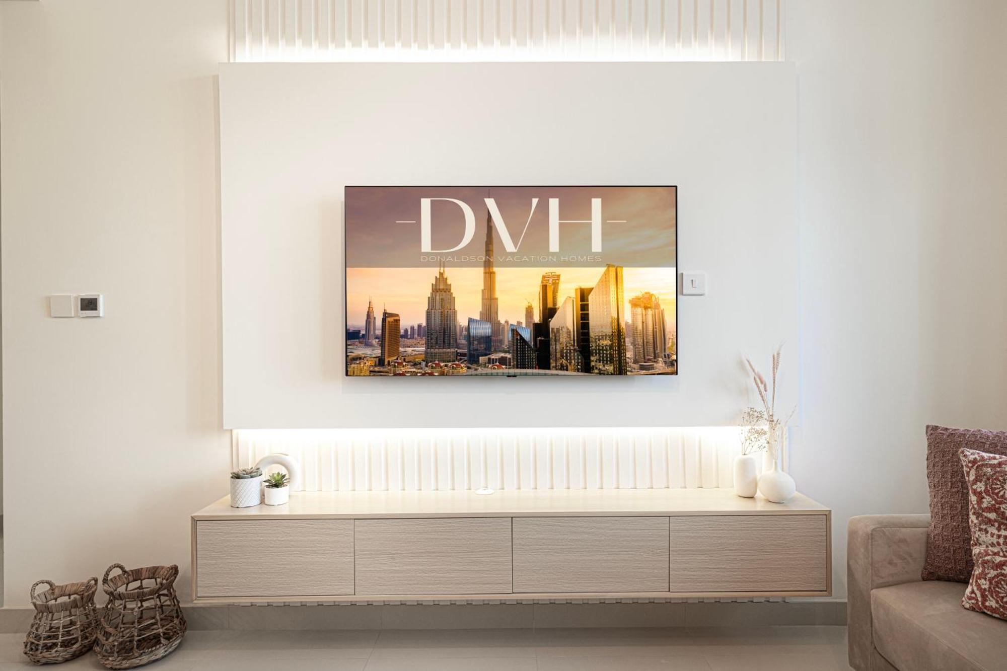 Lux Sky Residence, Burj Crown, Opera Boulevard View By Mall Дубай